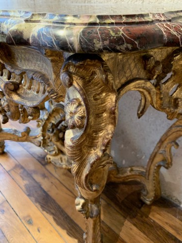 XVIIIe siècle - Console Louis XV en bois doré