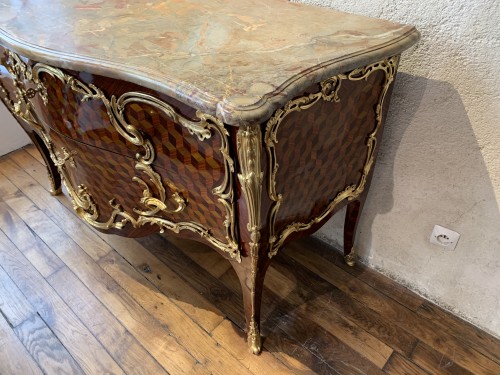 Louis XV - Louis XV commode stamped Pierre Roussel