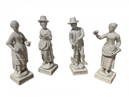 Suite de quatre statuettes en porcelaine Italie 1780