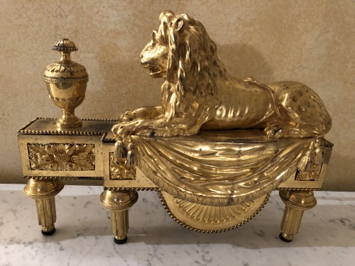 Pair of andirons with lions, Louis XVI period - Decorative Objects Style Louis XVI