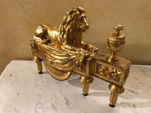 Pair of andirons with lions, Louis XVI period - Louis XVI