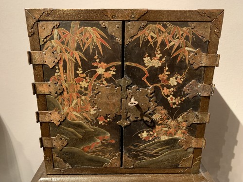Furniture  - Pair of 18th century Japanese cabinets