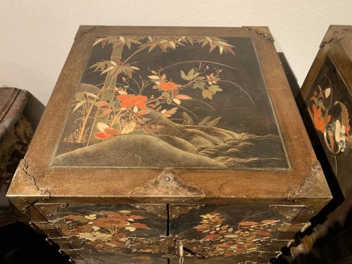 Antiquités - Paire de cabinets japonais d’époque XVIIIe siècle