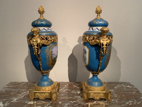 Paire de grands vases en porcelaine montés bronze - Objet de décoration Style Napoléon III
