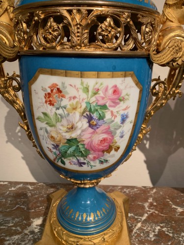 Paire de grands vases en porcelaine montés bronze - Napoléon III