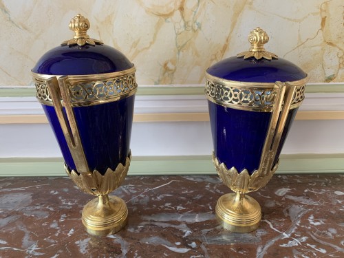 Pair of Louis XVI porcelain vases - Decorative Objects Style Louis XVI