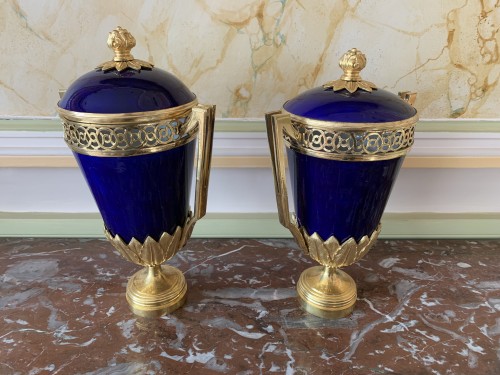 Objet de décoration Cassolettes, coupe et vase - Paire de vases en porcelaine d’époque Louis XVI