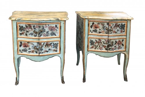 Pair of Italian chests of drawers 18th century