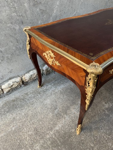 French Louis XV Bureau plat stamped Tuart - Furniture Style Louis XV
