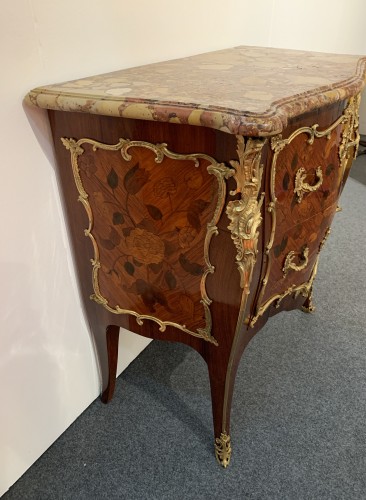 Mobilier Commode - Commode Louis XV estampillée Dubois