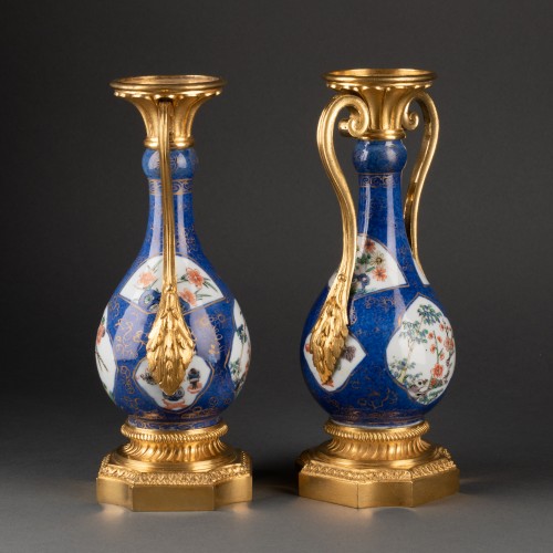 Paire de vases bouteilles en porcelaine de Chine Kangxi - Objet de décoration Style 