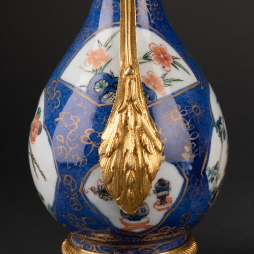 Objet de décoration Cassolettes, coupe et vase - Paire de vases bouteilles en porcelaine de Chine Kangxi