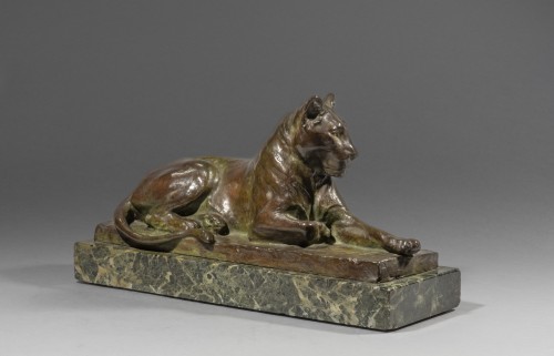 RICHÉ Louis (1877-1949) - Lionne couchée - Sculpture Style Art Déco