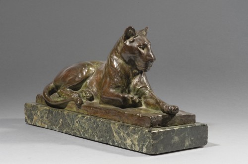 XXe siècle - RICHÉ Louis (1877-1949) - Lionne couchée