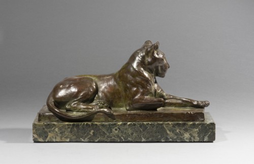 RICHÉ Louis (1877-1949) - Lionne couchée - Art Déco