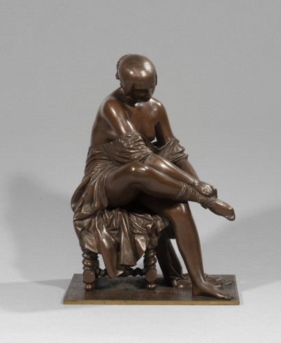 Woman putting on her stocking  - Sculpture Style Louis-Philippe