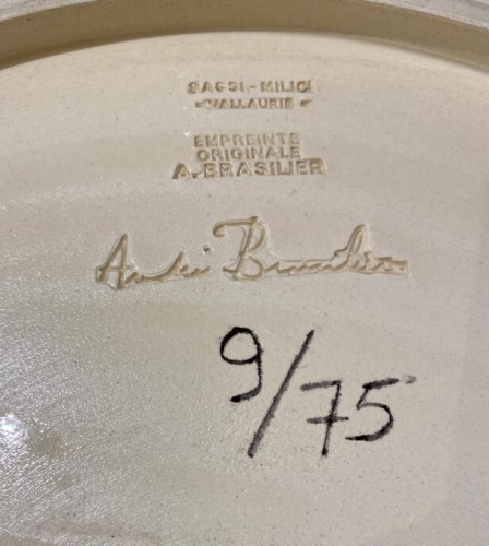 André Brasilier, Grand plat rond en terre cuite bicolore - Céramiques, Porcelaines Style Années 50-60