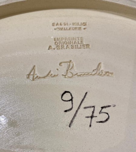 André Brasilier, Grand plat rond en terre cuite bicolore - Céramiques, Porcelaines Style Années 50-60