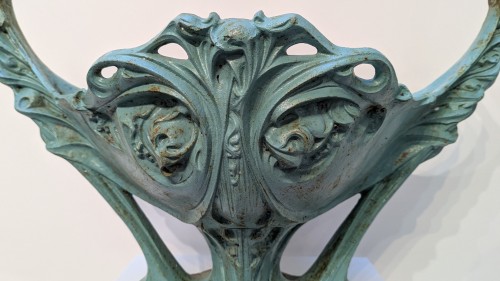 Hector Guimard (1867-1942), Pair Of Art Nouveau cast-iron planters - 