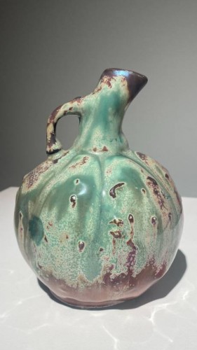 Ernest Bussière (1863-1913), cruche Marron Art nouveau - Céramiques, Porcelaines Style Art nouveau