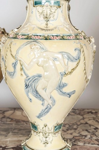 Céramiques, Porcelaines  - Paire de vases balustres, Louis Robert Carrier Belleuse pour la Manufacture de Choisy-le-Roi