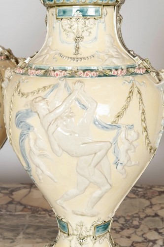 Paire de vases balustres, Louis Robert Carrier Belleuse pour la Manufacture de Choisy-le-Roi - Galerie Origines