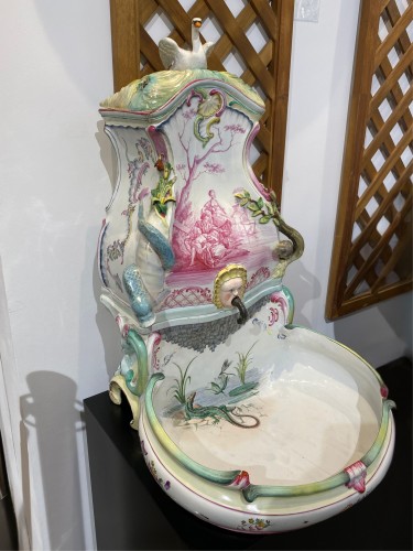 Polychrome Faience Fountain, Marseille 18th Century - Porcelain & Faience Style Louis XV
