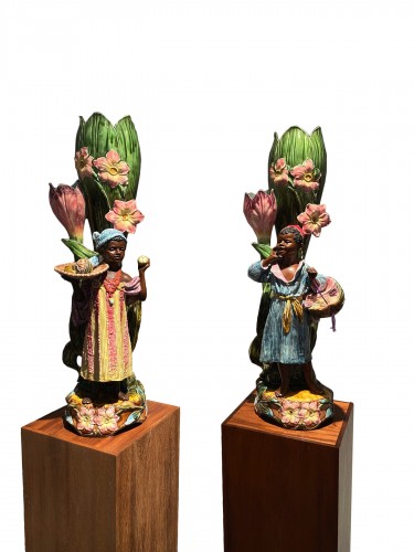Onnaing, Pair of oriental subjects in barbotine with tulips