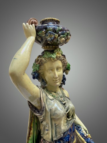 Porcelain & Faience  - Thomas-Victor Sergent (1830 - 1890) -  Woman in the antique style carrying a cup on her hea