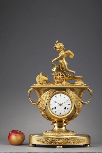 Horlogerie Pendule - Pendule d'époque Empire avec putto dans un char