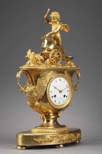 Empire mantel clock with putto on a chariot - 