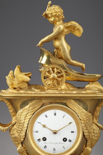 Empire - Empire mantel clock with putto on a chariot