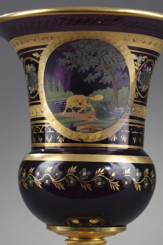 Verrerie, Cristallerie  - Vase Medicis en opaline améthyste à décor des fables de la fontaine