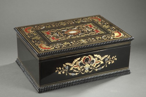 Coffret en bois noirci et incrustations de nacre, XIXe siècle - Objets de Vitrine Style Napoléon III