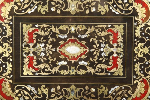 A mid-19th century wooden casket inlaid with mother-of-pearl - 