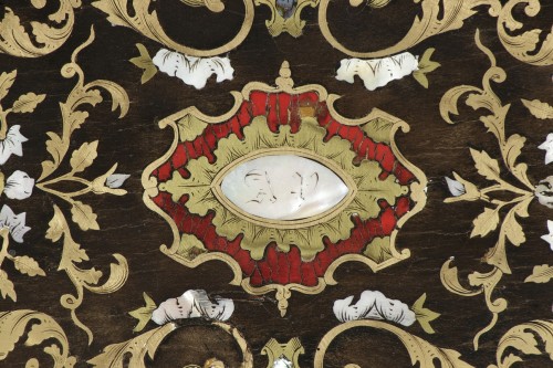 XIXe siècle - Coffret en bois noirci et incrustations de nacre, XIXe siècle