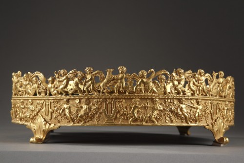 Objet de décoration Cassolettes, coupe et vase - Centre de table Charles X en bronze doré à decor de putti