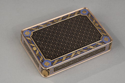 Antiquités - Gold and Enamel  Snuff box for the Persian Market