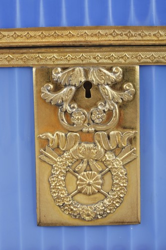Early 19th century blue opaline casket - 