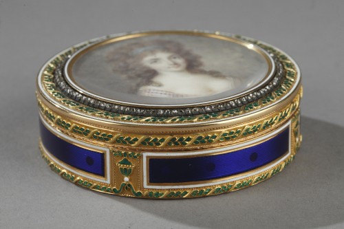 18th century - 18th century gold and enamel bonbonniere