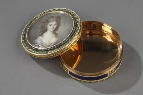 Antiquités - 18th century gold and enamel bonbonniere