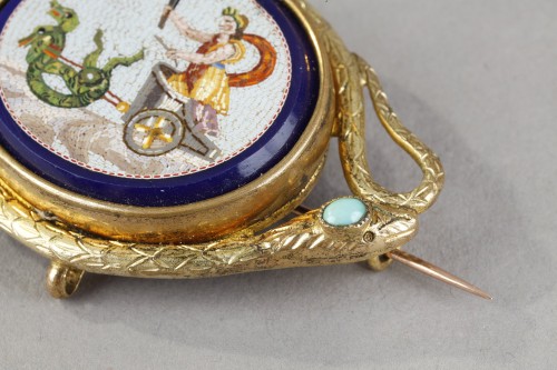 Empire - A micro mosaic brooch mounted, pompom, 19th century