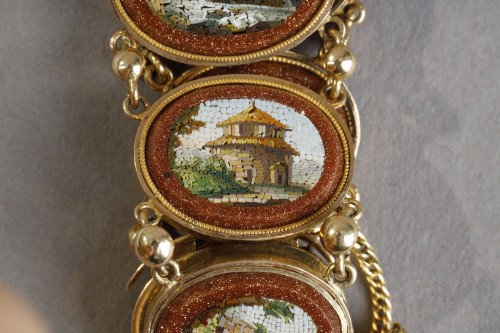 Antiquités - Un bracelet micromosaïque et or début 19e siècle