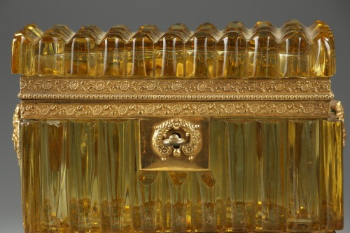 Restauration - Charles X - Early 19th century French cut crystal box in Rare Amber color. 