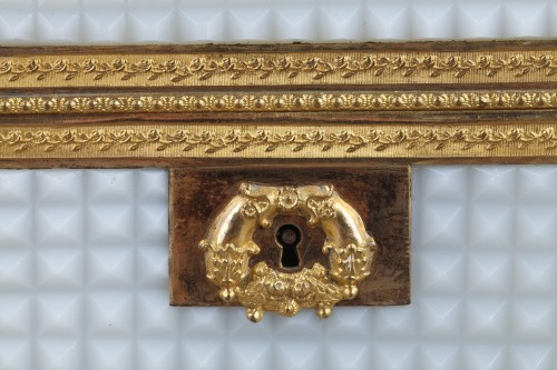XIXe siècle - Coffret en opaline blanche taillée d'époque Charles X