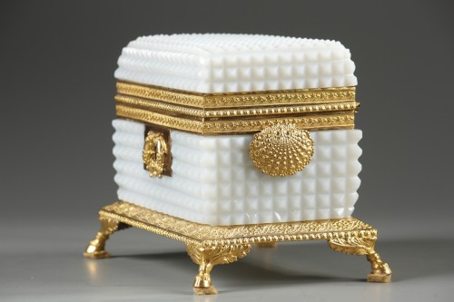 Coffret en opaline blanche taillée d'époque Charles X - Restauration - Charles X