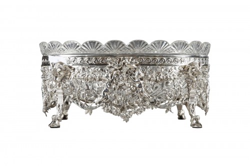 Silver jardiniere composed of a cut-crystal