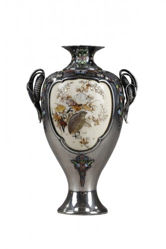 Vase de style shibayama en argent et incrustation ère Meiji 