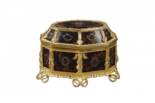 Mid-19th century jewellery box ormolu mounted with tortoiseshell and gold