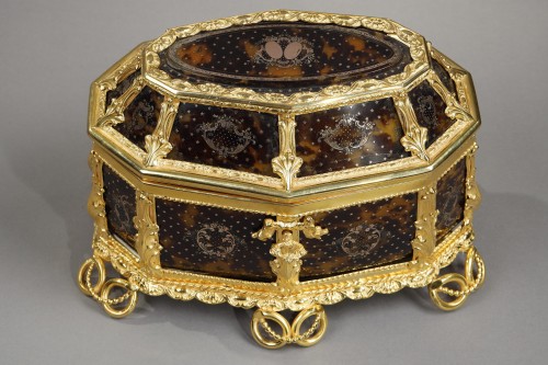 Mid-19th century jewellery box ormolu mounted with tortoiseshell and gold - 